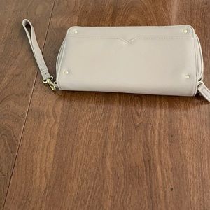 Wristlet good condition